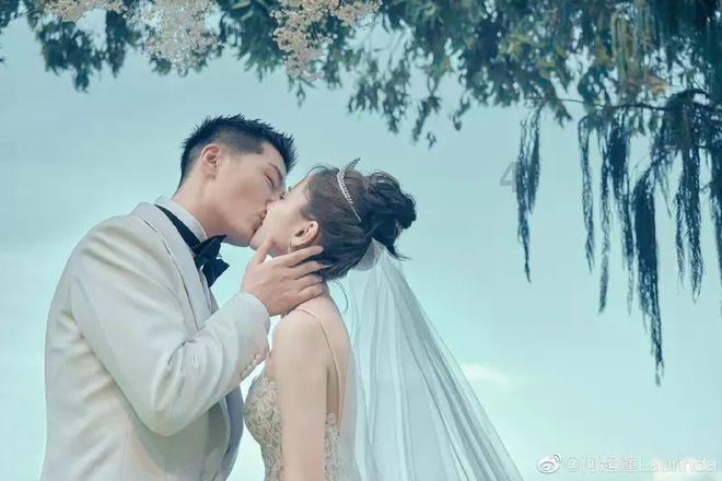 我这么普通怎么可能是别人半夜三更朝思暮想的人呢这句是什么意思？